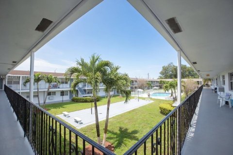 Condominio en Pembroke Pines, Florida, 2 dormitorios № 2091354