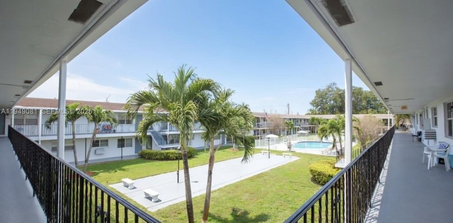 Condominio en Pembroke Pines, Florida, 2 dormitorios  № 2091354