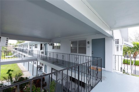 Condominio en venta en Pembroke Pines, Florida, 2 dormitorios, 62.24 m2 № 2091354 - foto 11