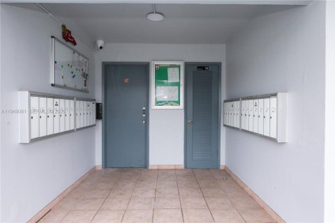 Condominio en venta en Pembroke Pines, Florida, 2 dormitorios, 62.24 m2 № 2091354 - foto 27