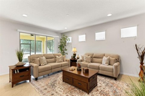 House in Davenport, Florida 3 bedrooms, 185.8 sq.m. № 2151400 - photo 16