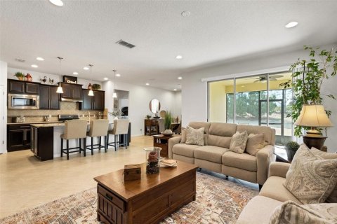House in Davenport, Florida 3 bedrooms, 185.8 sq.m. № 2151400 - photo 14