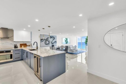 Condo in Boca Raton, Florida, 2 bedrooms  № 2158344 - photo 1