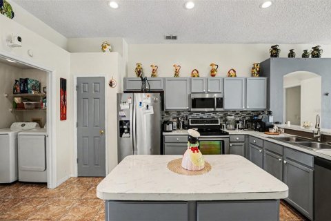 House in Davenport, Florida 3 bedrooms, 174.75 sq.m. № 2151050 - photo 25