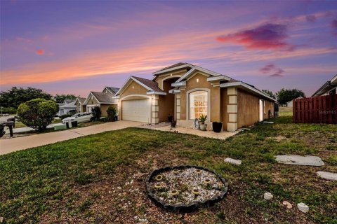 House in Davenport, Florida 3 bedrooms, 174.75 sq.m. № 2151050 - photo 4