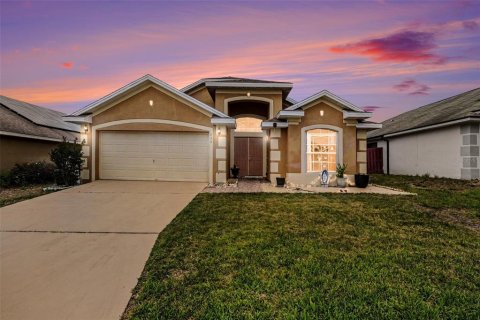 House in Davenport, Florida 3 bedrooms, 174.75 sq.m. № 2151050 - photo 3