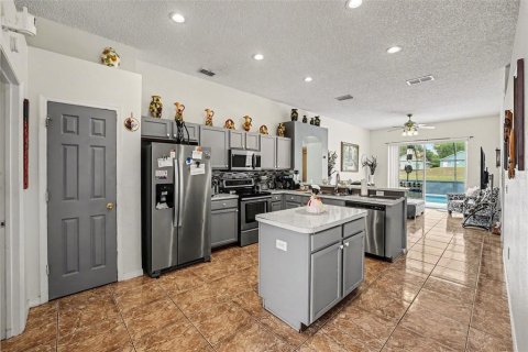 House in Davenport, Florida 3 bedrooms, 174.75 sq.m. № 2151050 - photo 24