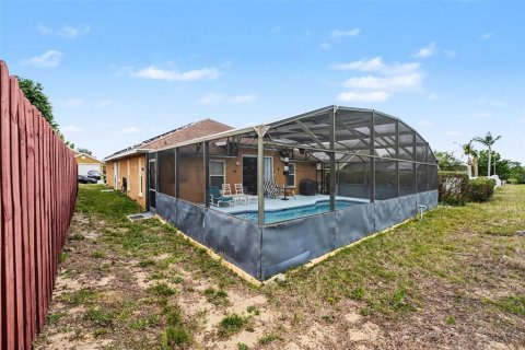 House in Davenport, Florida 3 bedrooms, 174.75 sq.m. № 2151050 - photo 10
