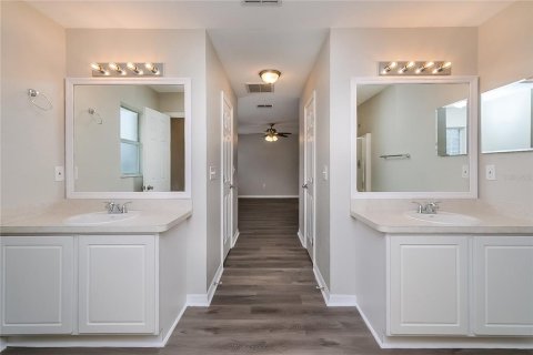 Casa en alquiler en Spring Hill, Florida, 3 dormitorios, 172.61 m2 № 1906830 - foto 12
