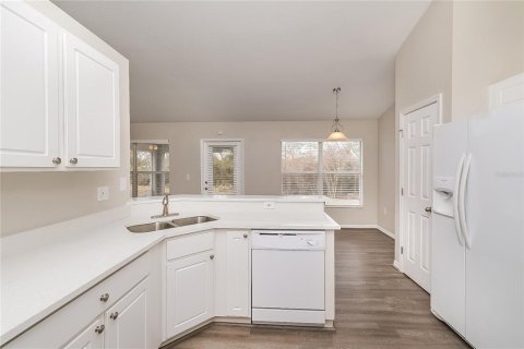Casa en alquiler en Spring Hill, Florida, 3 dormitorios, 172.61 m2 № 1906830 - foto 6