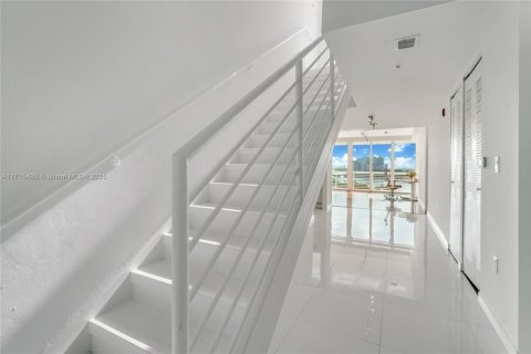 Condo in Miami Beach, Florida, 3 bedrooms № 1937088 - photo 12