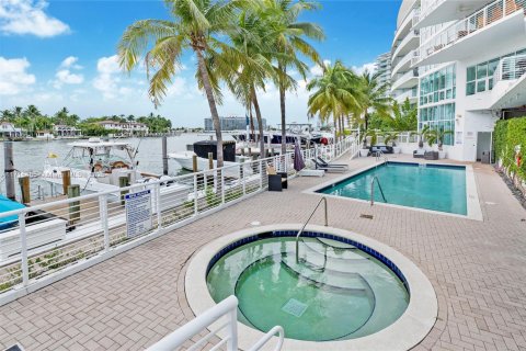 Condo in Miami Beach, Florida, 3 bedrooms № 1937088 - photo 4