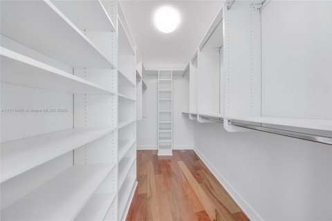 Condo in Miami Beach, Florida, 3 bedrooms № 1937088 - photo 18