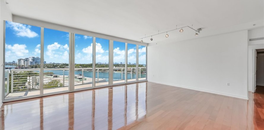 Condo in Miami Beach, Florida, 3 bedrooms № 1937088