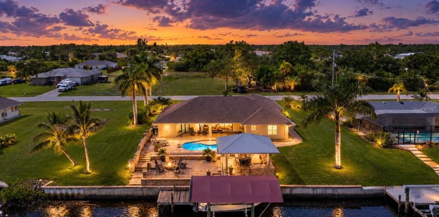 Villa ou maison à Port Charlotte, Floride 3 chambres, 172.43 m2 № 2425668
