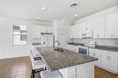 Casa en venta en Davenport, Florida, 5 dormitorios, 216.74 m2 № 2212490 - foto 13