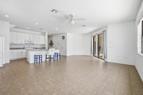Casa en venta en Davenport, Florida, 5 dormitorios, 216.74 m2 № 2212490 - foto 10