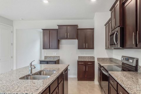 House in Mount Dora, Florida 2 bedrooms, 130.25 sq.m. № 1736892 - photo 3