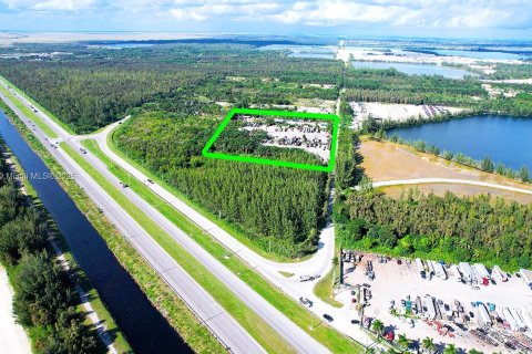 Commercial property in Hialeah, Florida № 1792637 - photo 4