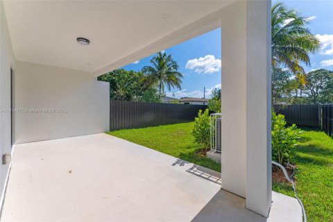 Adosado en venta en Miami, Florida, 3 dormitorios № 1974956 - foto 22