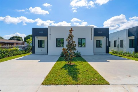 Adosado en venta en Miami, Florida, 3 dormitorios № 1974956 - foto 1