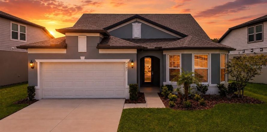 House in Wesley Chapel, Florida 4 bedrooms, 254.18 sq.m. № 2124732