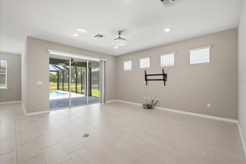 House in Wesley Chapel, Florida 4 bedrooms, 254.18 sq.m. № 2124732 - photo 12