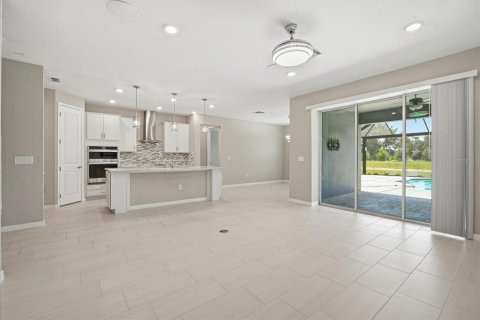 House in Wesley Chapel, Florida 4 bedrooms, 254.18 sq.m. № 2124732 - photo 15