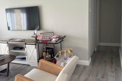 Condominio en alquiler en Doral, Florida, 1 dormitorio, 75.25 m2 № 2030965 - foto 6