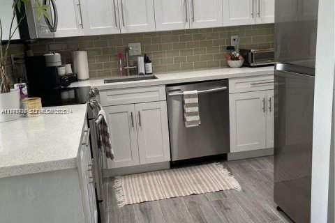 Condominio en alquiler en Doral, Florida, 1 dormitorio, 75.25 m2 № 2030965 - foto 11