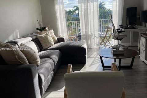 Condominio en Doral, Florida, 1 dormitorio № 2030965