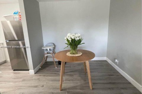 Condominio en alquiler en Doral, Florida, 1 dormitorio, 75.25 m2 № 2030965 - foto 5