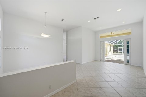 Villa ou maison à vendre à Weston, Floride: 5 chambres, 252.97 m2 № 2029489 - photo 4