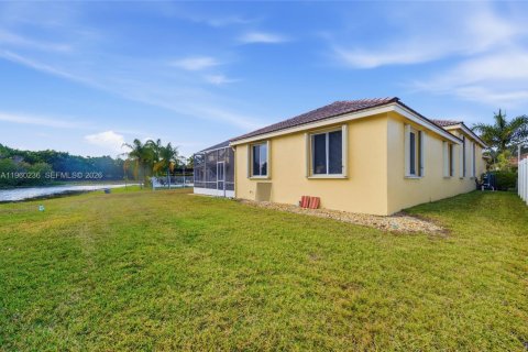 Villa ou maison à vendre à Weston, Floride: 5 chambres, 252.97 m2 № 2029489 - photo 2