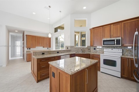 Villa ou maison à vendre à Weston, Floride: 5 chambres, 252.97 m2 № 2029489 - photo 3