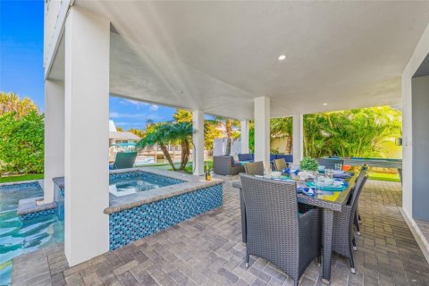 House in Bradenton Beach, Florida 7 bedrooms, 245.82 sq.m. № 2206199 - photo 2