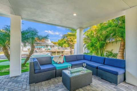 House in Bradenton Beach, Florida 7 bedrooms, 245.82 sq.m. № 2206199 - photo 12