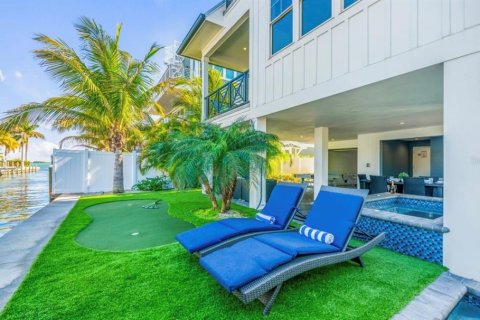 House in Bradenton Beach, Florida 7 bedrooms, 245.82 sq.m. № 2206199 - photo 14