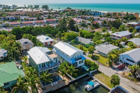 House in Bradenton Beach, Florida 7 bedrooms, 245.82 sq.m. № 2206199 - photo 10