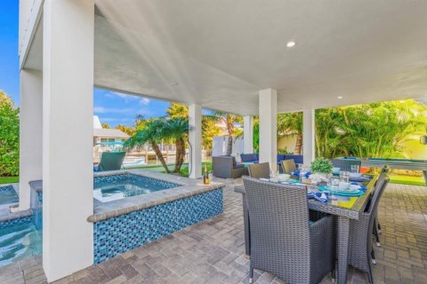 House in Bradenton Beach, Florida 7 bedrooms, 245.82 sq.m. № 2206199 - photo 13