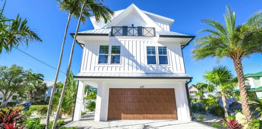 House in Bradenton Beach, Florida 7 bedrooms, 245.82 sq.m. № 2206199