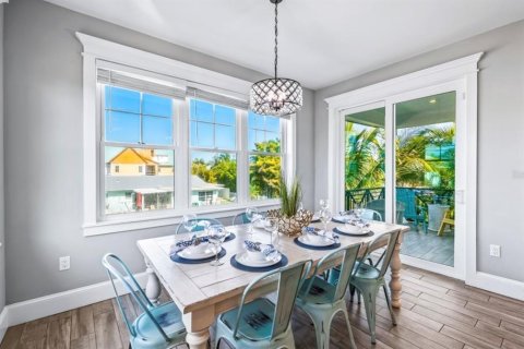 House in Bradenton Beach, Florida 7 bedrooms, 245.82 sq.m. № 2206199 - photo 8