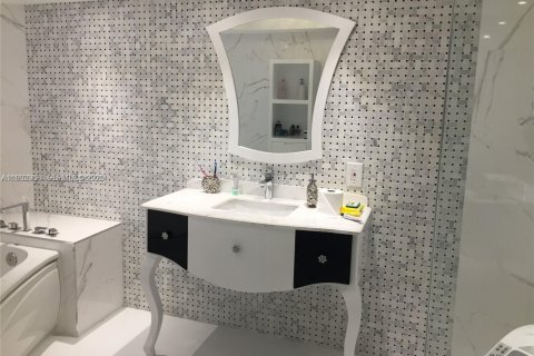 Снять в аренду кондоминиум в Санни-Айлс-Бич, Флорида 3 спальни, 163.51м2, № 1991789 - фото 7