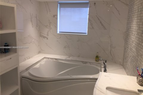 Снять в аренду кондоминиум в Санни-Айлс-Бич, Флорида 3 спальни, 163.51м2, № 1991789 - фото 6