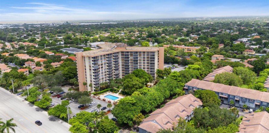 Condominio en Coral Springs, Florida, 2 dormitorios № 2172808