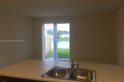Townhouse in Homestead, Florida 3 bedrooms, 123.1 sq.m. № 2053244 - photo 2