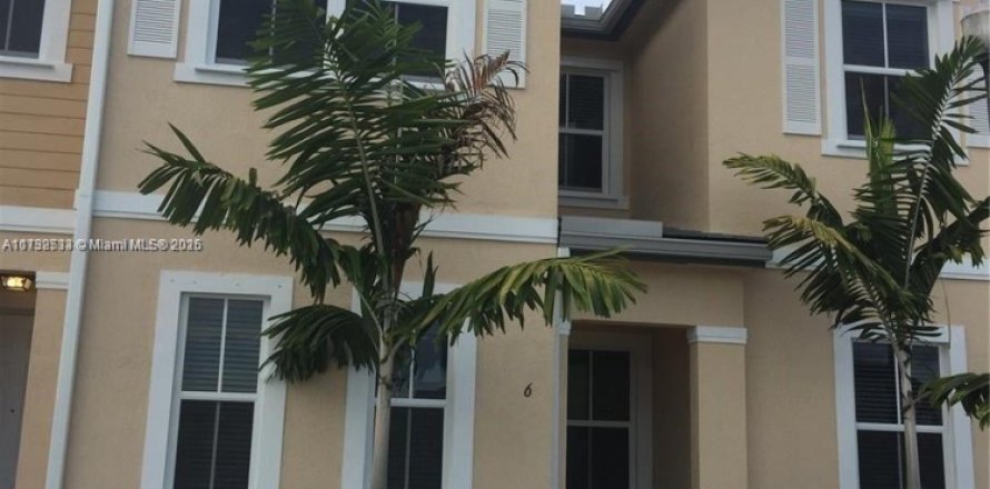 Townhouse in Homestead, Florida 3 bedrooms, 123.1 sq.m. № 2053244