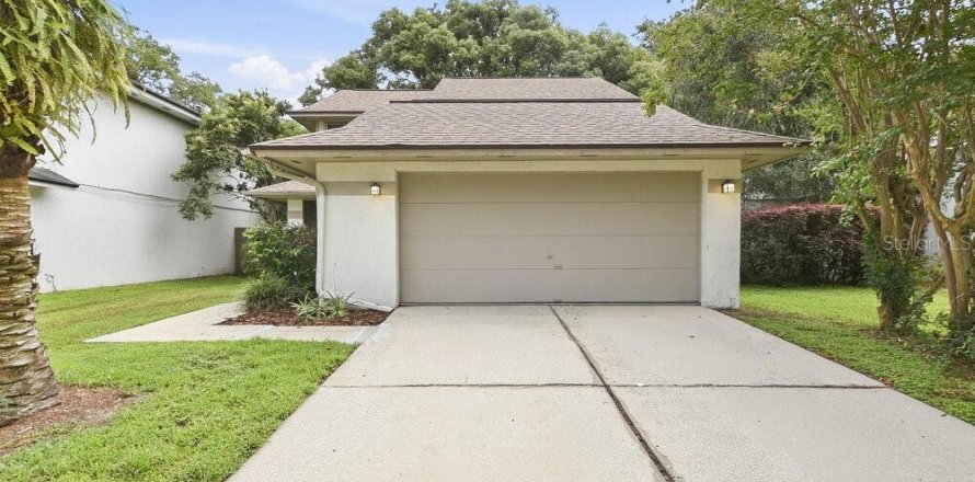 House in Lake Mary, Florida 3 bedrooms, 154.22 sq.m. № 2389134