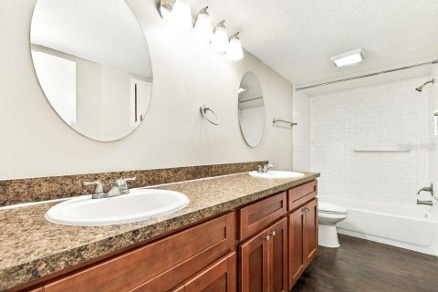 House in Lake Mary, Florida 3 bedrooms, 154.22 sq.m. № 2389134 - photo 16