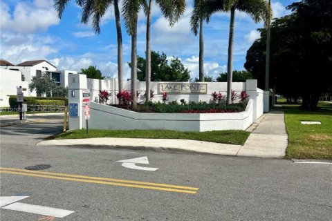 Кондоминиум с 2 спальнями в Окленд-Парк, Флорида № 2045602